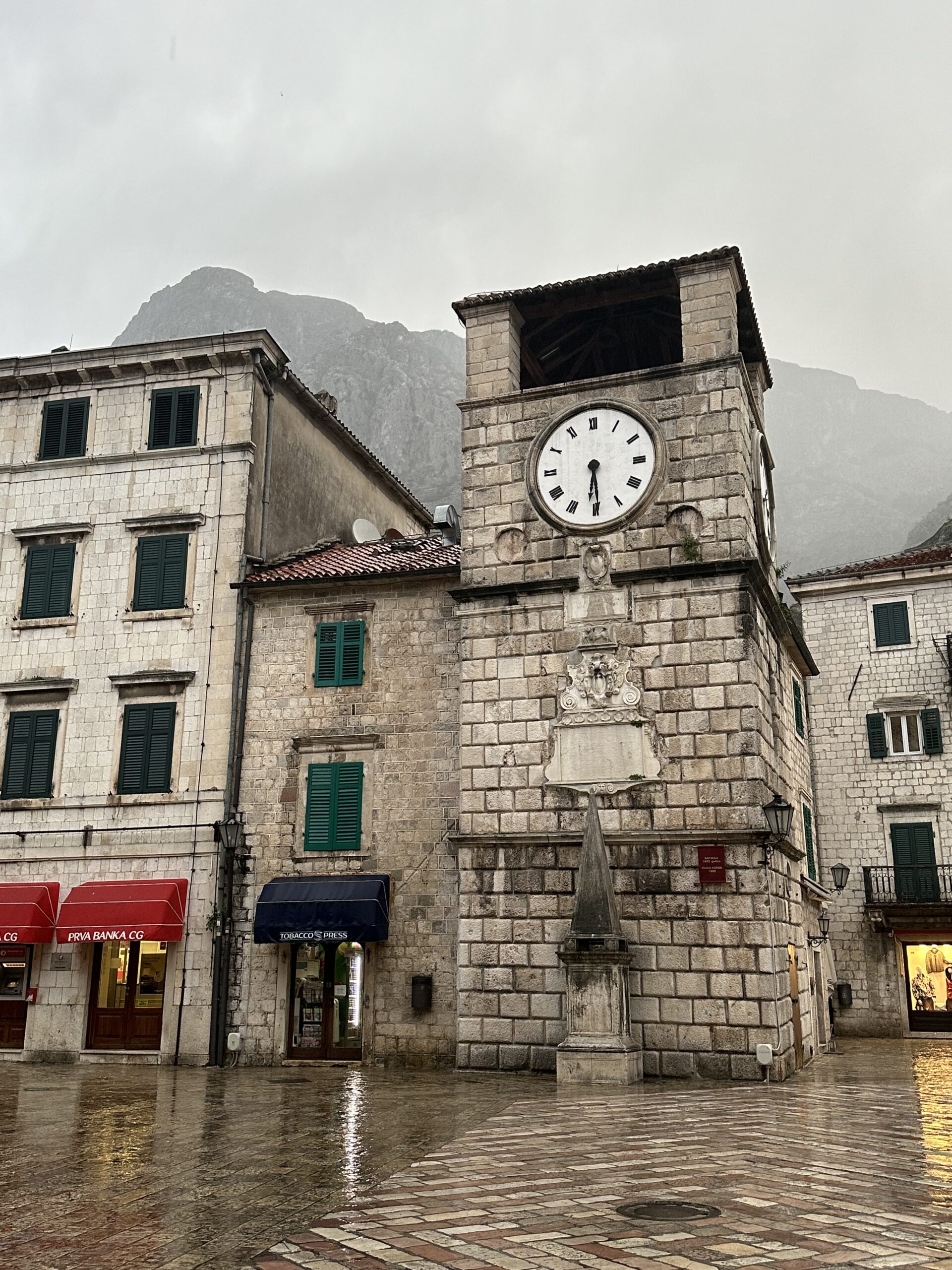 Wieża zegarowa w Kotorze