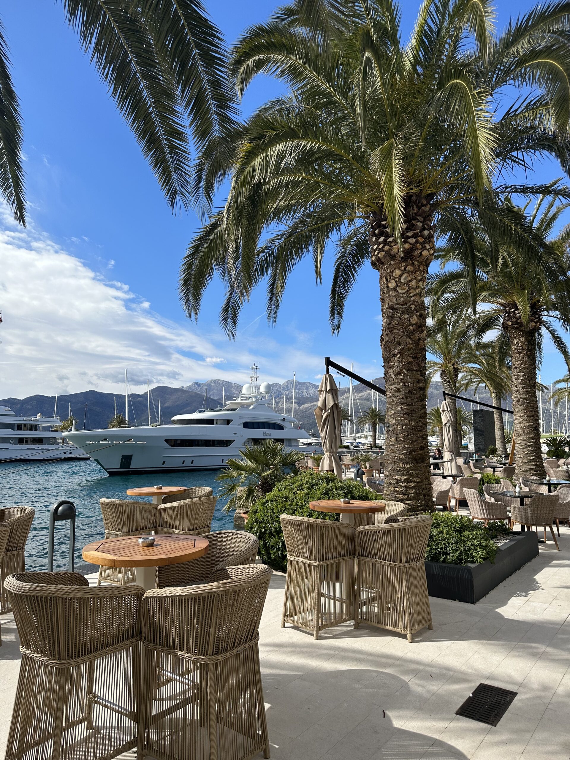 Wybrzeże w mieście Tivat