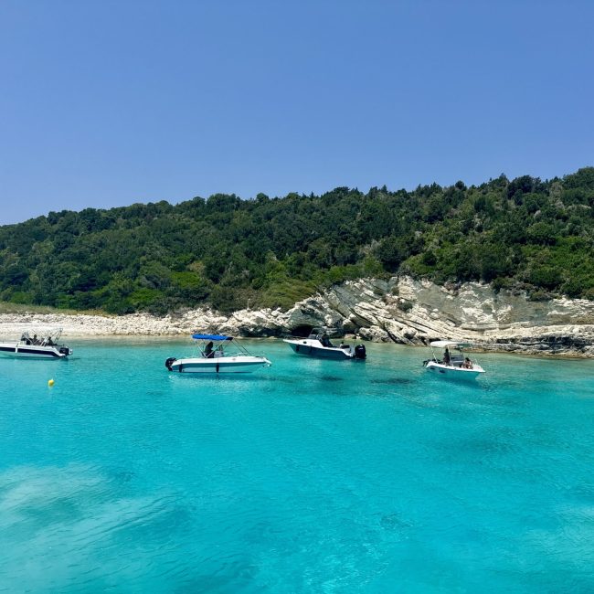 Rejs na Paxos i Antipaxos